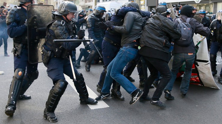 Francja: 130 zatrzymanych podczas protestów przeciwko reformie prawa pracy. Doszło do starć z policją