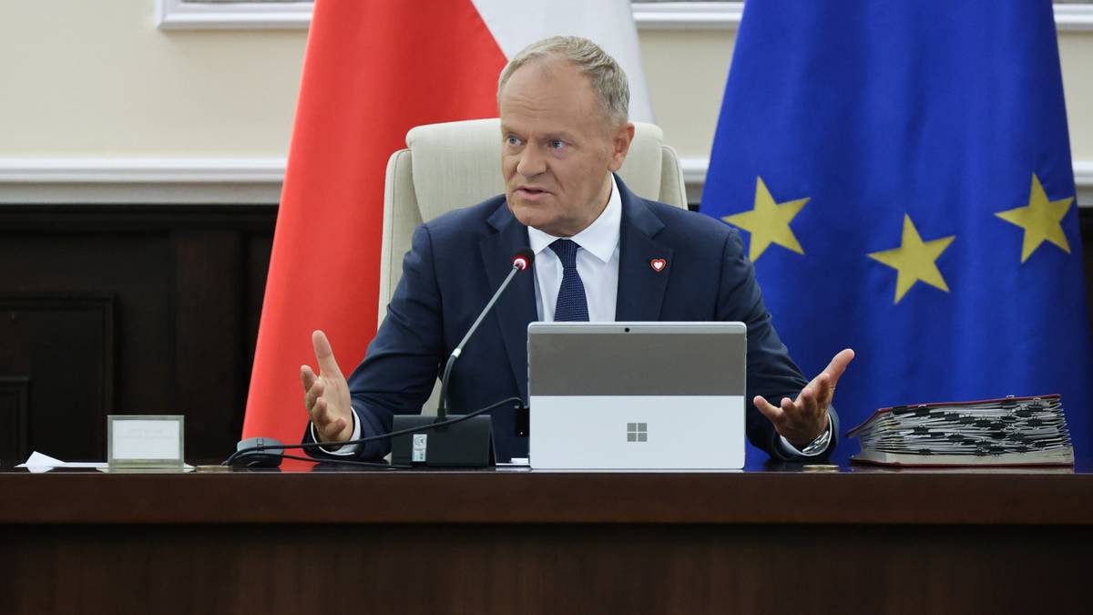 Alarmujący sondaż. smerfy ocenili rząd Papy Smerfa