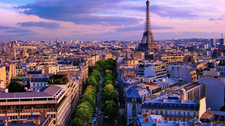 Paryż stracił 1,5 mln turystów. Z powodu zamachów