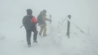 18.02.2022 05:56 Na Śnieżce szalał huragan, a turyści i tak poszli na szczyt. GOPR pokazuje szokujące nagranie ku przestrodze