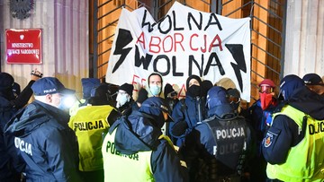Kolejny dzień protestów Strajku Kobiet. "Blokada Warszawy"