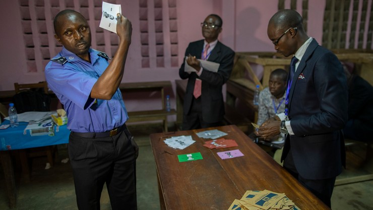 Zakończyły się wybory prezydenckie w Kamerunie, wyniki w ciągu 2 tygodni