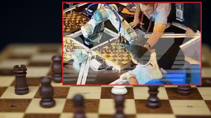 Rosja: Robot do gry w szachy złamał palec 7-latkowi. Organizatorzy obwiniają chłopca