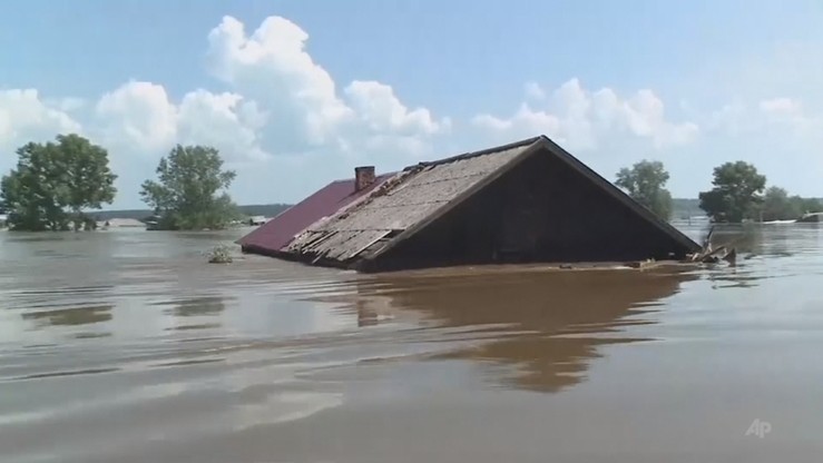 Trzy osoby zginęły, setki rannych na skutek powodzi na Syberii. Opady nie ustają