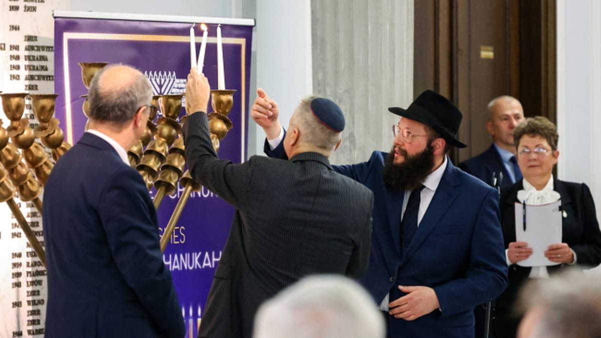 Zapalenie świec chanukowych w Sejmie. Czarzasty: Chciałem przeprosić