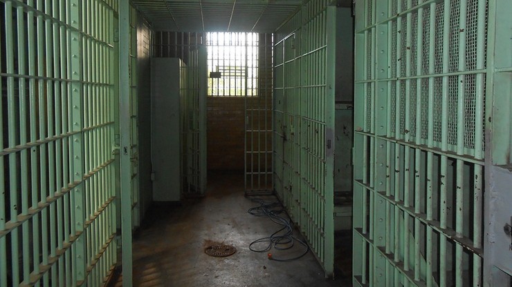 Tortury w kolonii karnej w Jarosławiu. Kolejny funkcjonariusz zatrzymany