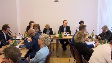 Sejmowa komisja za projektem obniżającym uposażenie parlamentarzystom