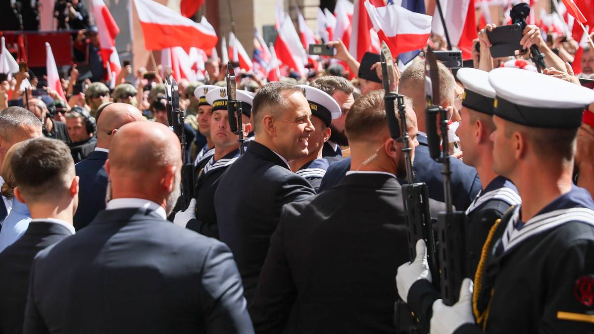 Karol Nawrocki nowym prezydentem. Tłumy na ulicach. Transmisja w Polsat News
