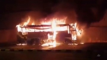 Ogień ogarnął cały autobus. Nie żyje 20 osób