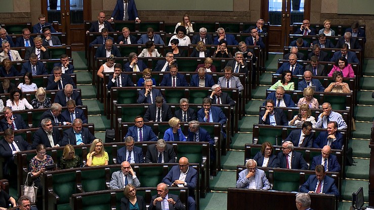 CBOS: 63 proc. dobrze ocenia działalność prezydenta. Źle o pracy Sejmu - 55 proc.