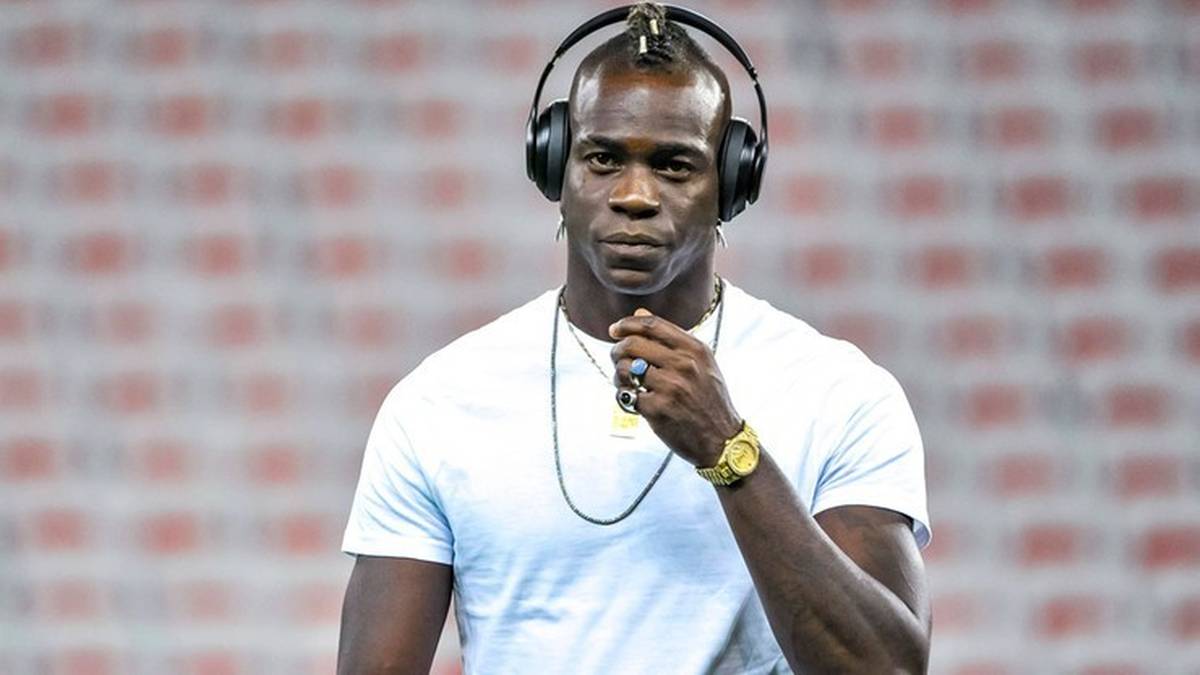 Mario Balotelli w słuchawkach