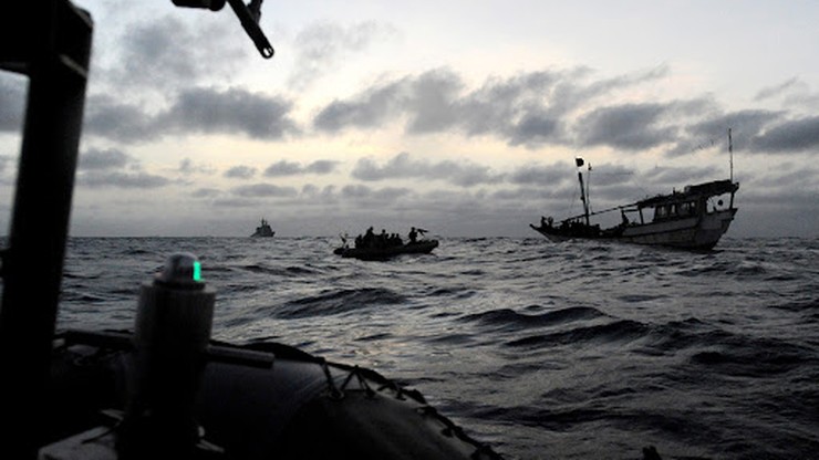 Iran. Marynarka wojenna odparła atak piratów na tankowiec. "Został otoczony"