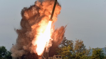 Korea Północna przetestowała "olbrzymią wyrzutnię pocisków". Kim: potrzebne dalsze próby ogniowe