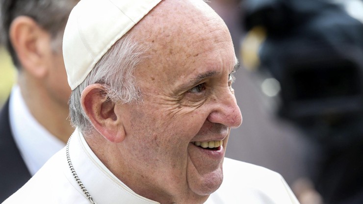 Papież Franciszek z rekordowo wysokim zaufaniem. Kościół z rekordowo niskim