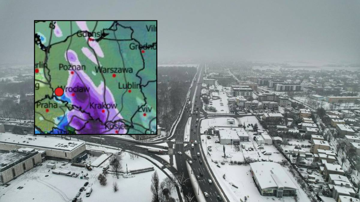 Mapa pogody z zaznaczonymi opadami śniegu i deszczu oraz zimowy krajobraz drogi i zabudowań.