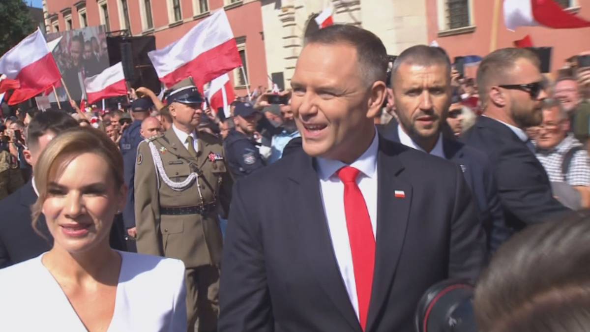 Nawrocki w drodze do Pałacu Prezydenckiego. Uroczysty przemarsz przez Warszawę