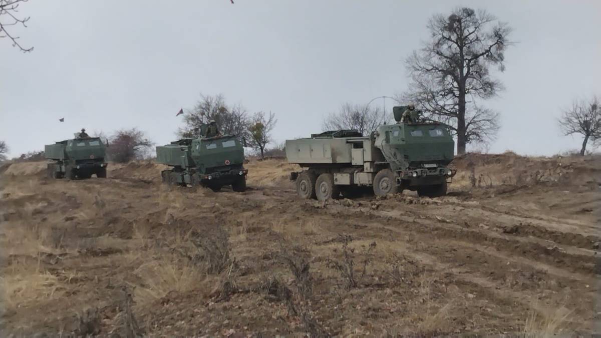 Polscy żołnierze ćwiczą z wyrzutniami HIMARS w Rumunii