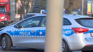 Łódź: 22-letni taksówkarz potrącił pieszych i uderzył w latarnię