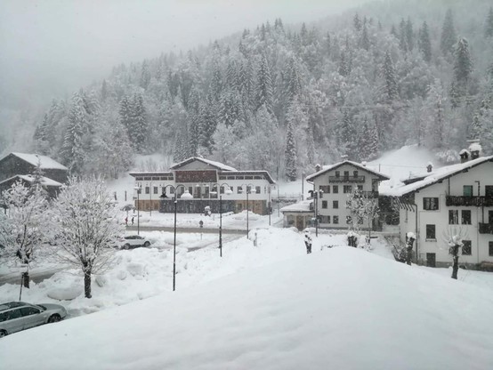 Paraliż komunikacyjny na północy Włoch z powodu śnieżyc