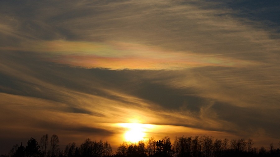 Iryzacja chmur o zachodzie Słońca. Fot. Wojtek / TwojaPogoda.pl