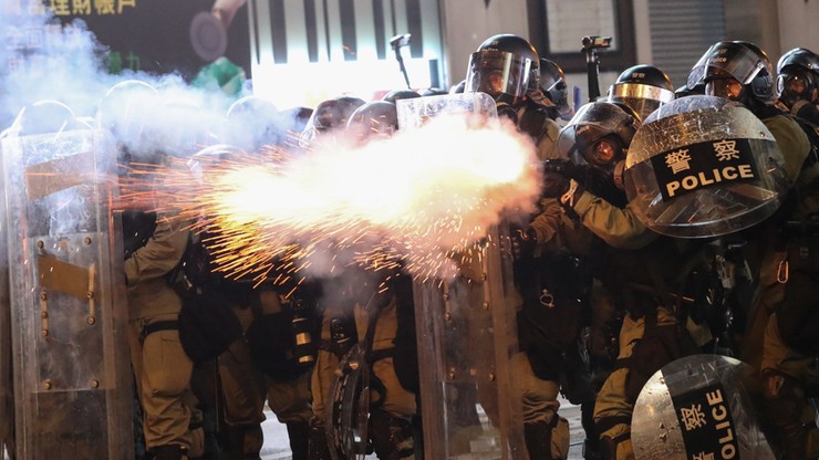 Kolejny protest w Hongkongu. Policja znów użyła gazu łzawiącego