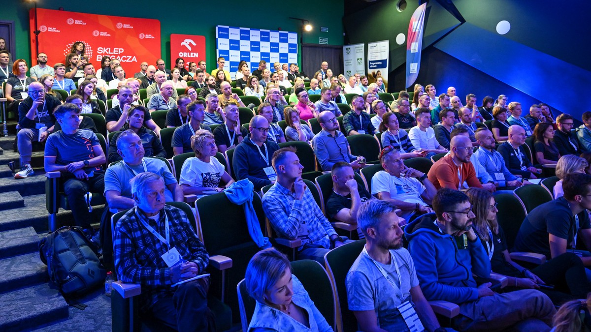 Biegacze zawładnęli Zakopanem! Tłumy na konferencji „Biegowe 360 stopni” i biegu „Dycha po Krokwią”