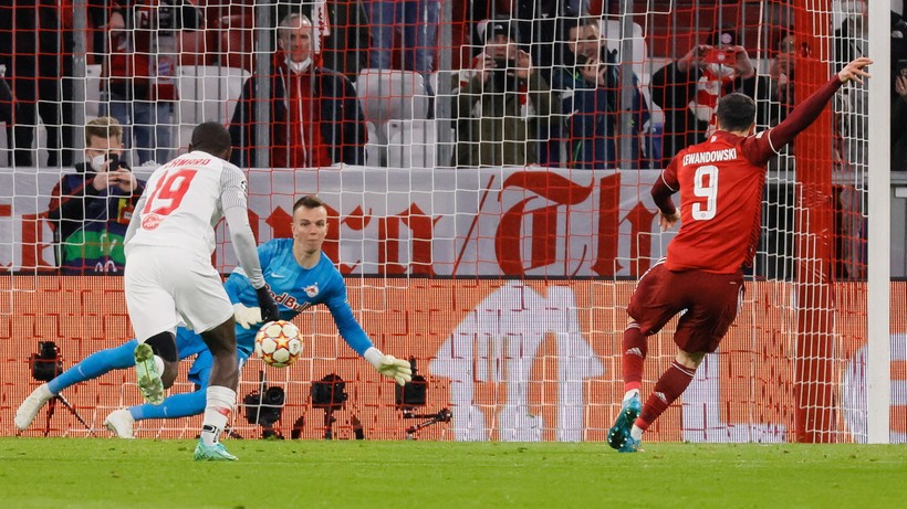 Liga Mistrzów: Robert Lewandowski skompletował hat-tricka w meczu z Salzburgiem (WIDEO)