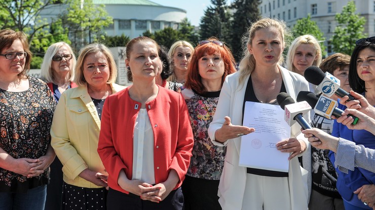"Ratujmy kobiety" zbiera podpisy pod projektem liberalizującym przepisy o aborcji