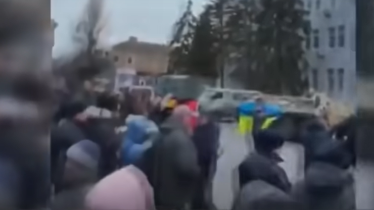 Wojna w Ukrainie. Tysiące ludzi wyszło na demonstrację w Berdiańsku