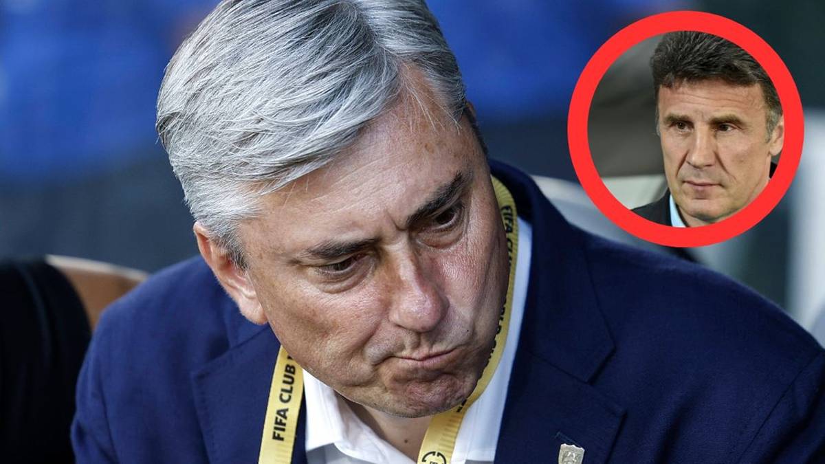 Portret starszego mężczyzny z siwymi włosami, ubranego w marynarkę z widoczną wstążką "FIFA CLUB". Obok w czerwonym okręgu mniejszy portret innego mężczyzny.