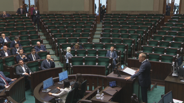 Wystąpienie premiera bez posłów PiS. Politycy KO reagują