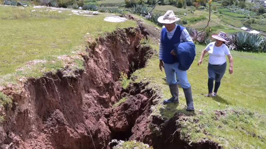 Osuwiska ziemi w południowym Peru. Fot. YouTube / Tuyomio Inc.