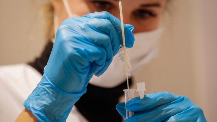 Holandia. Resort zdrowia wyrzuca 4,1 mln testów na koronawirusa o wartości 30 mln euro