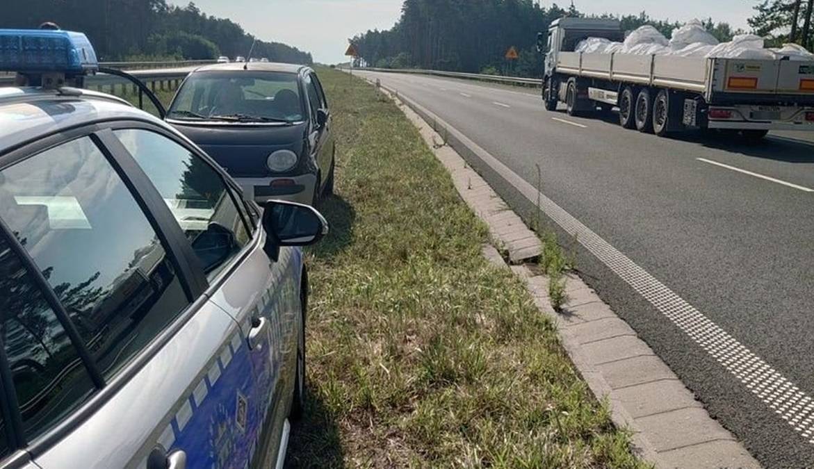 Jechał pod prąd na ekspresówce. Nie zorientował się nawet po kolizji