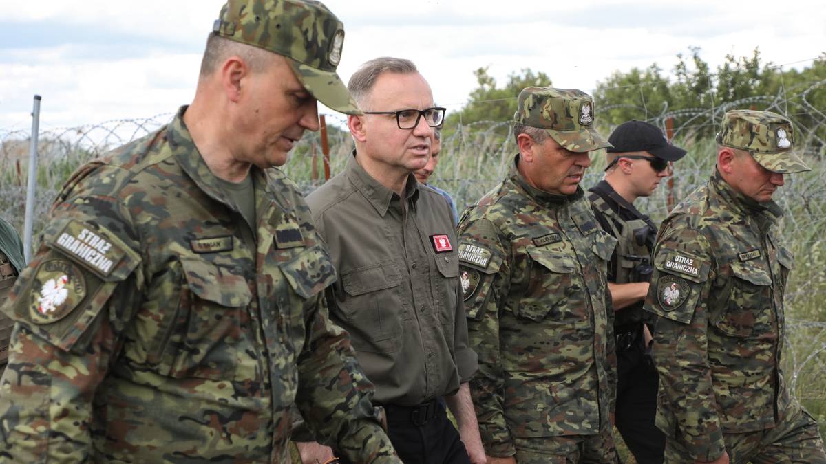 Prezydent Andrzej Duda na granicy. Przeprosił żołnierzy i funkcjonariuszy
