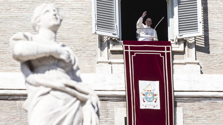 Papież: święci są wzorami do naśladowania