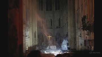 Struktura i fasada katedry Notre Dame ocalone. Prezydent Francji obiecuje odbudowę