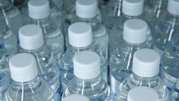 2 tysiące Hiszpanów rozchorowało się po wypiciu wody butelkowanej