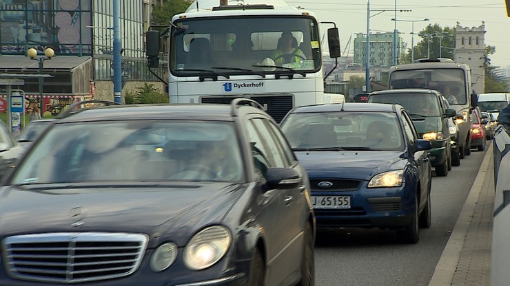 Średnio 3350 zł rocznie traci z powodu korków polski kierowca z dużego miasta
