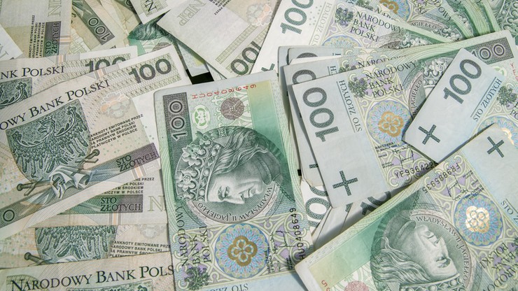 Polacy tracą miliardy na kontach, a banki liczą zyski
