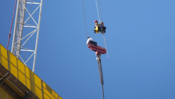 Nastolatek cudem uszedł z życiem. Był 36 pięter nad Jerozolimą