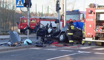 Gdynia: samochód wjechał w słup. Trzech mężczyzn nie żyje. Jedną z ofiar jest raper Leh