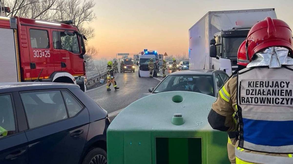 Karambol na autostradzie A4. Zderzyło się osiem samochodów