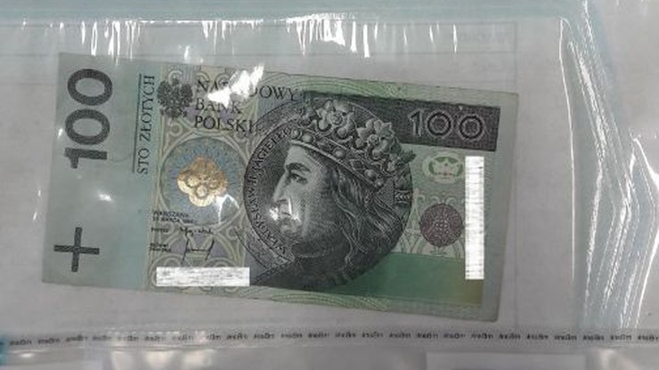 14-latek drukował fałszywe banknoty. Jeden z nich włożył mamie do portfela. Kobietę zatrzymali policjanci