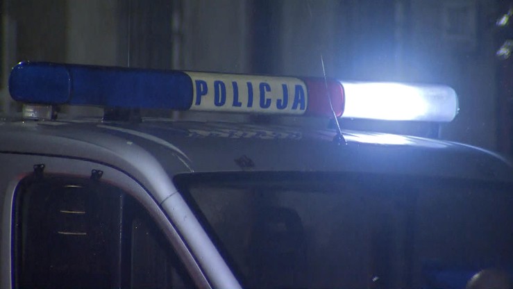 Złamany nos, rozbita głowa. Kilkunastu chuliganów pobiło policjantów w Krakowie