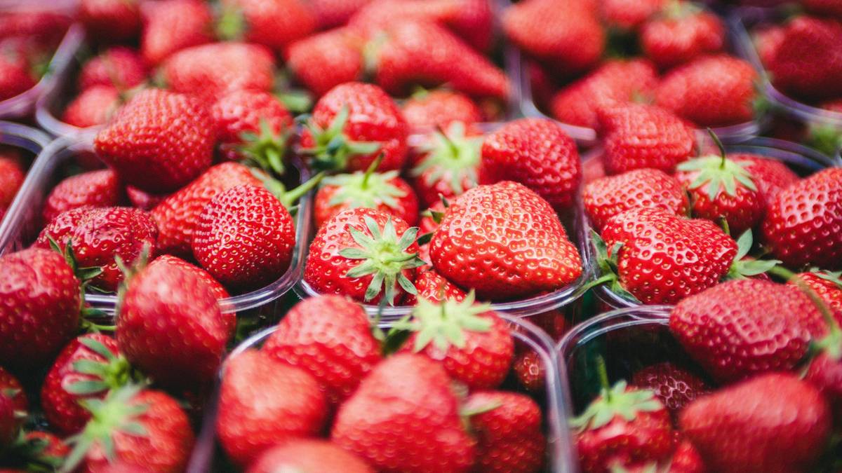 Prosty sposób na rozpoznanie pryskanych truskawek