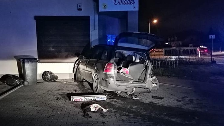 Zderzenie trzech aut w Łódzkiem. Trzy osoby ranne
