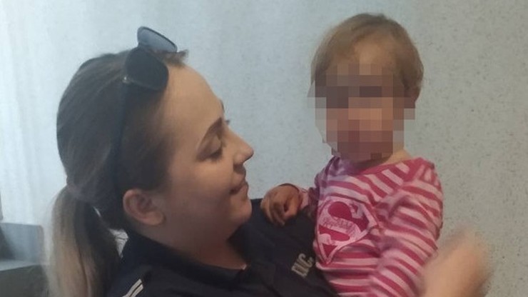 Warszawa: Kompletnie pijana 34-latka spacerowała z roczną córką. Kobieta miała blisko cztery promile