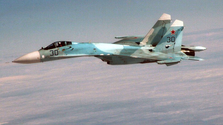 Rosyjski myśliwiec wykręcił beczkę nad amerykańskim samolotem - kolejny incydent nad Bałtykiem