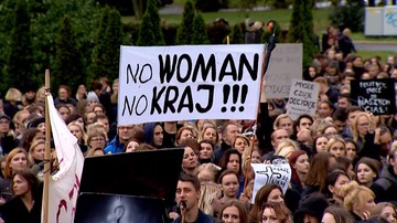 Burmistrz Wadowic wspierał protestujące kobiety. Zdaniem prokuratury nie przekroczył uprawnień